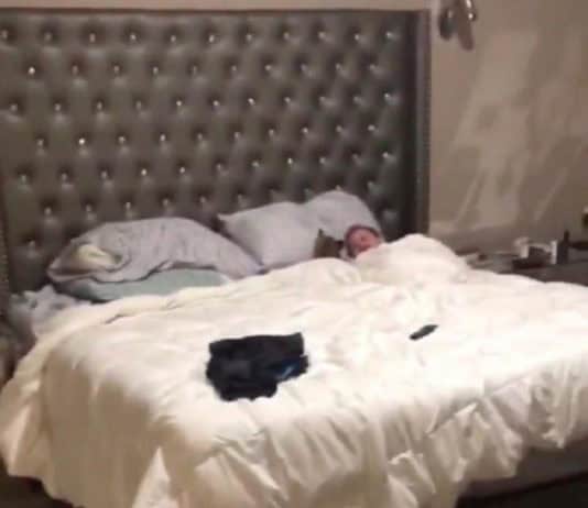Dad Hears Strange Noises In The Bedroom – Walks In On Cutest Scene Ever